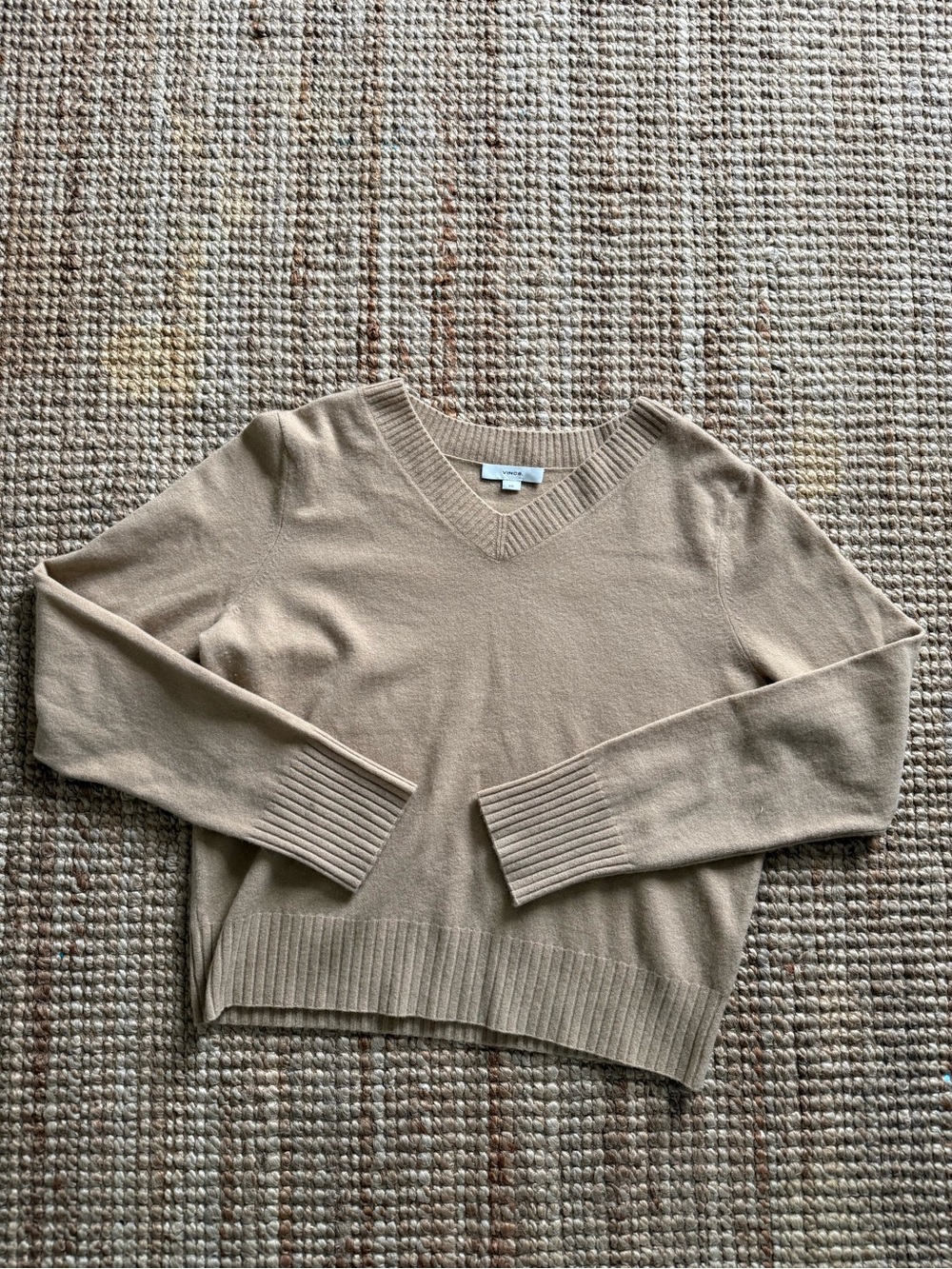 Vince | Wool & Cashmere V-Neck Sweater | Taupe | L